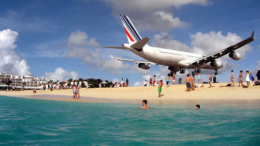 plane-landing-maho-beach-9